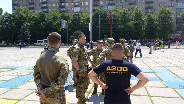 Аваков, Ляшко и Турчинов прибыли в Мариуполь на годовщину освобождения
