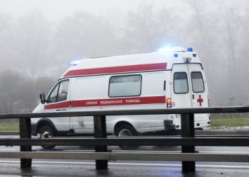 Под Омском легковушка врезалась в остановку: 4 погибших