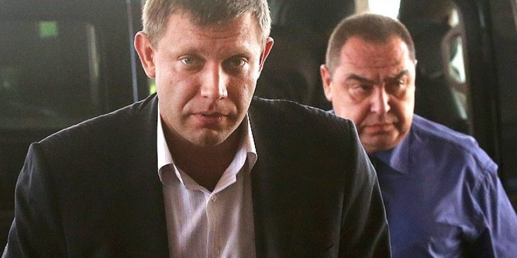 Захарченко заявил, что Украина хочет силой сорвать минские договоренности