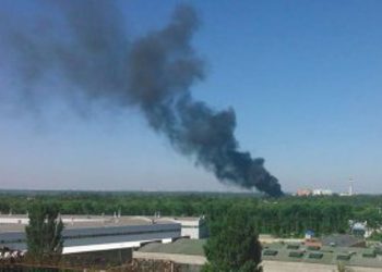 В Броварах горит склад пенопласта