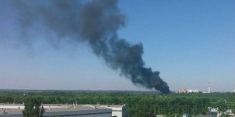 В Броварах горит склад пенопласта