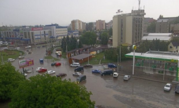 Мощный ливень затопил Черновцы