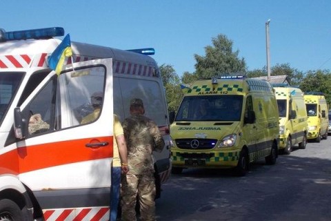 Украинские десантники получили санитарные машины, купленные в Дании