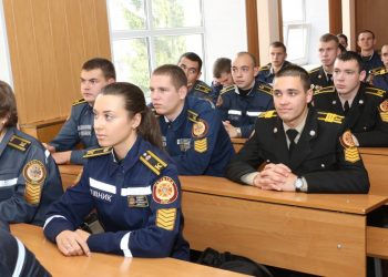 СМИ: В ДСНС рассказали, почему не тушат пожар под Киевом