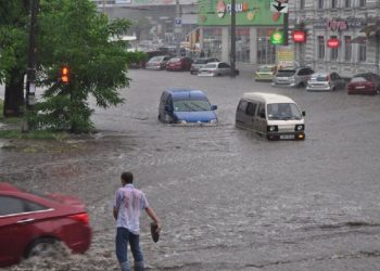 Днепропетровск подтопило из-за сильнейшего ливня