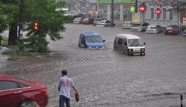 Днепропетровск подтопило из-за сильнейшего ливня