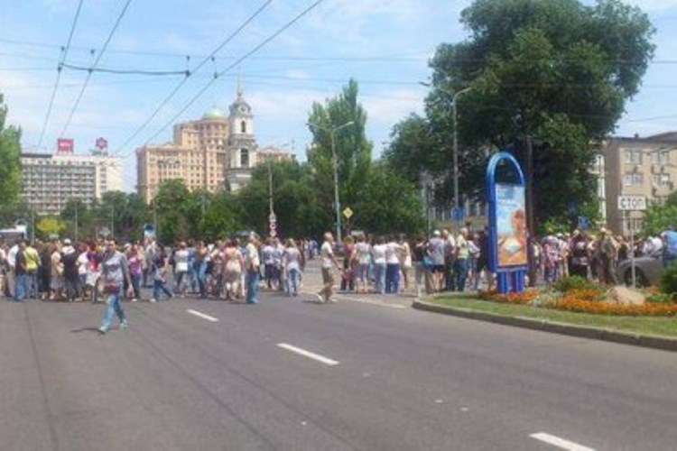 Боевики расстреляли на Донбассе авто с мирными жителями