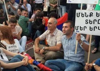 Правоохранители Еревана намерены очистить улицы от митингующих до конца дня