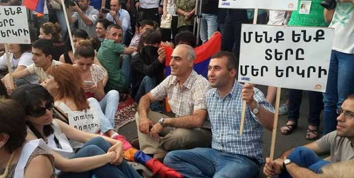 Правоохранители Еревана намерены очистить улицы от митингующих до конца дня