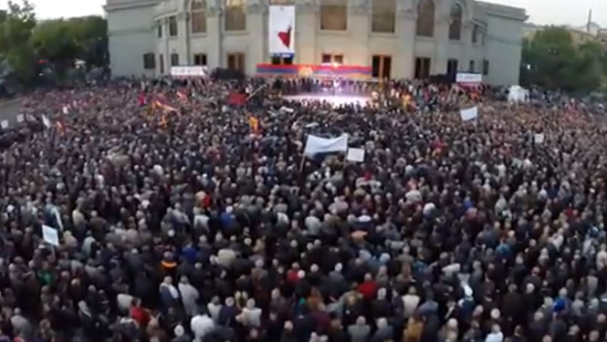 Требования митингующих невыполнимы, - власти Армении