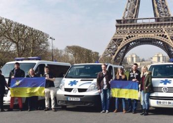 Французские студенты подарили две «скорых» для бойцов АТО