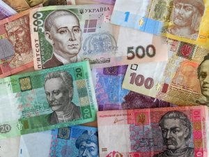 Гривна продолжает укрепляться после выходных