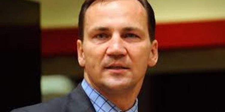 Сикорский официально покинул пост спикера сейма Польши