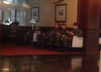 К Кернесу в отель «Националь» приехали неизвестные в форме милиции