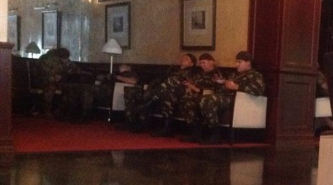 К Кернесу в отель «Националь» приехали неизвестные в форме милиции