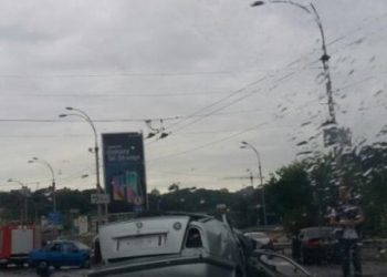 На мосту Патона столкнулись несколько авто; есть пострадавшие