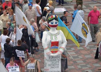 Пострадавшие вкладчики митингуют перед ВР