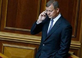Клюев «застрял» в аэропорту