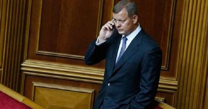 Клюев «застрял» в аэропорту