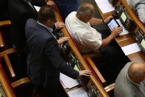 Украинский парламент внедряет санкции против кнопкодавства