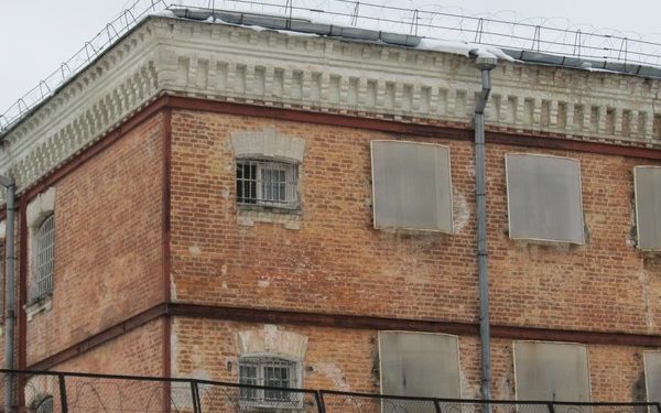 Из брянской колонии убежал опасный преступник