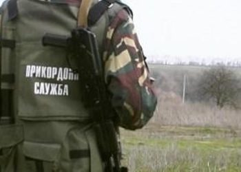 На границе с Крымом обнаружили замаскированную военную технику России