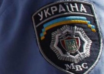Возле Рады в Киеве неизвестные бросили дымовую шашку