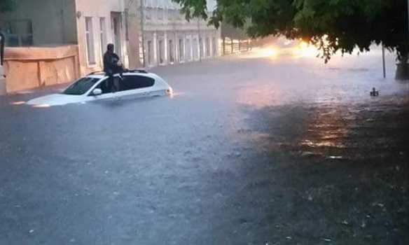 Ливень затопил улицы Москвы
