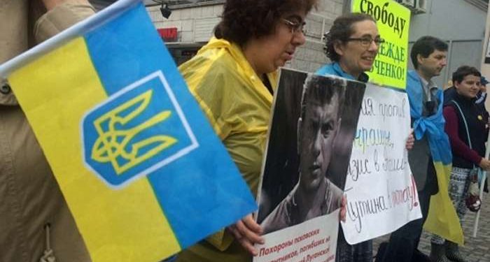 В Москве активисты провели пикет против вторжения РФ в Украину
