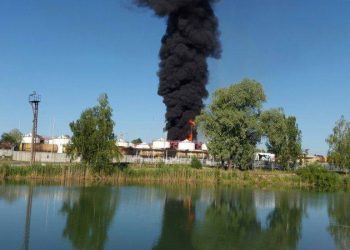 Пострадавших при пожаре на нефтебазе под Киевом доставили в больницу