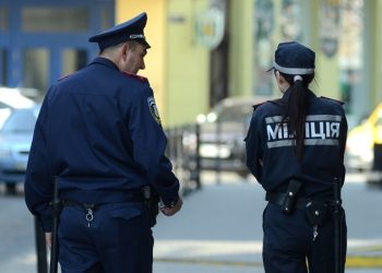 Офицер прострелил ногу девушке