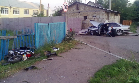 В Александрии пьяный водитель сбил на тротуаре двух детей и пожилого мужчину