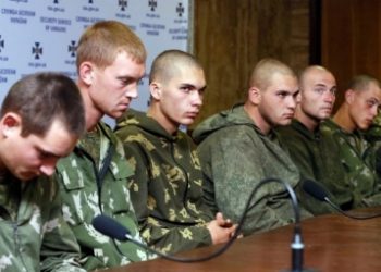 Пленные солдаты РФ в Марьинке скандируют известную фразу о Путине