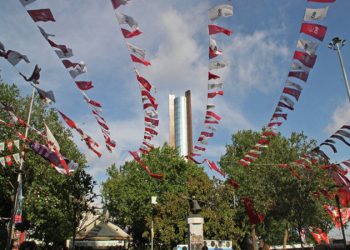 Оперативники Стамбула применили газ и водометы против участников гей-марша