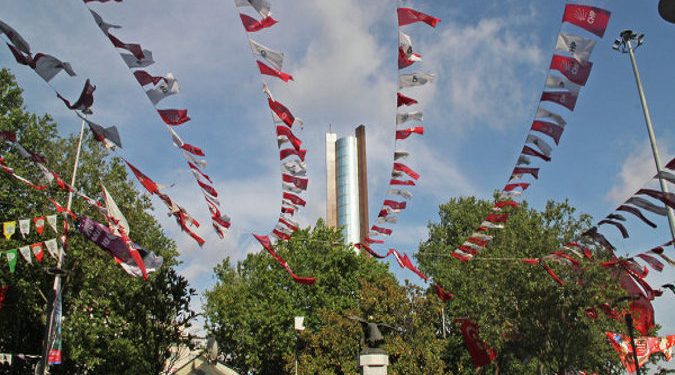 Оперативники Стамбула применили газ и водометы против участников гей-марша