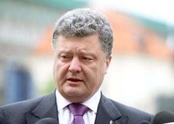 РФ меняет формат гибридной войны, - Порошенко