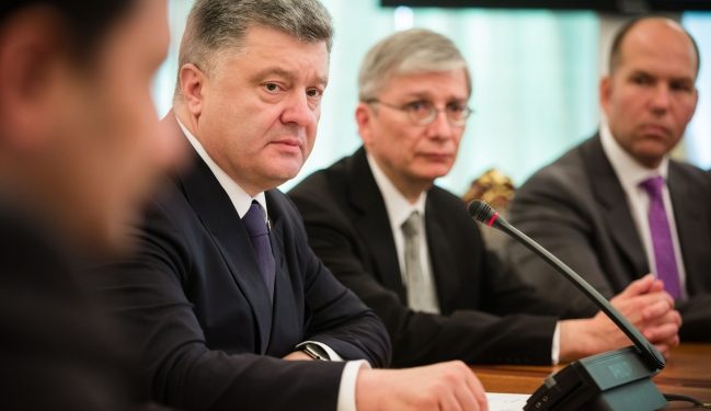Порошенко: Именами киборгов назовут улицы и учебные учреждения