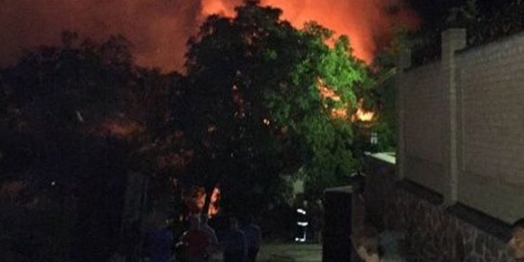 В элитном районе Киева возник большой пожар, - СМИ