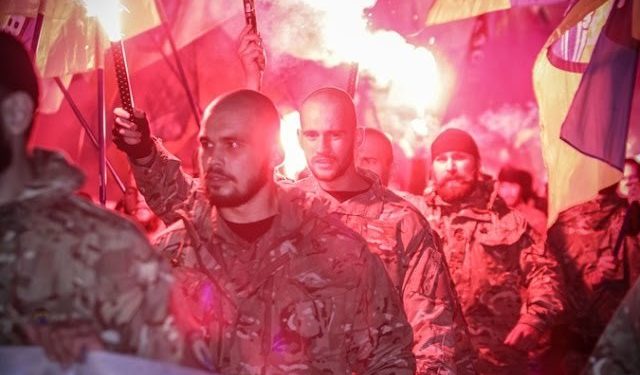 «Правый сектор» и «Азов» проведут марш в Киеве с требованием объявить войну РФ