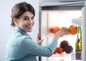 Названы продукты, которые не стоит держать в холодильнике