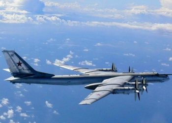 Российский военный самолет осуществил низкий полет над кораблями НАТО