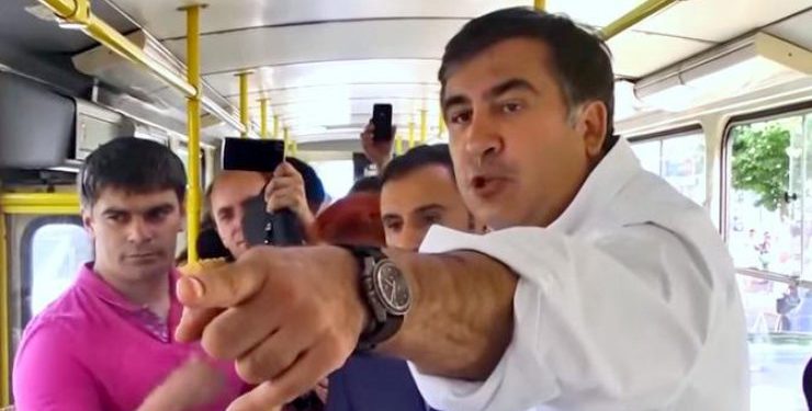Саакашвили грозит разобраться с дочерью Шокина