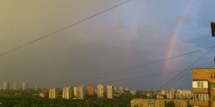 В Донецке снаряд залетел в квартиру многоэтажки
