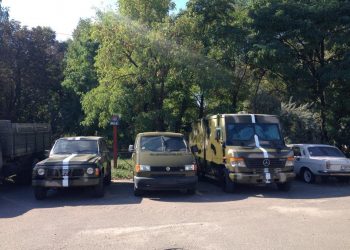 Волонтеры передали солдатам авто для эвакуации раненых
