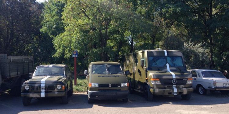 Волонтеры передали солдатам авто для эвакуации раненых