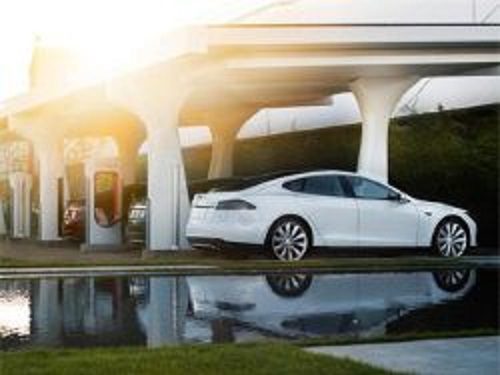 Tesla разрабатывает «живую» автоматическую зарядку