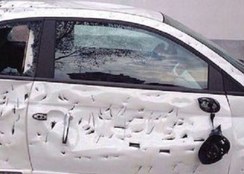 Итальянец искалечил топором свой Fiat 500 вскоре после покупки