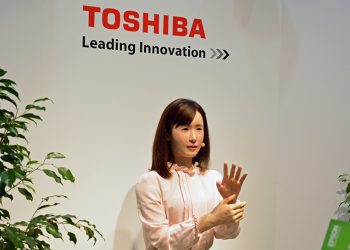 Компания Toshiba изобрела робота, знающего язык жестов