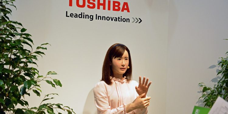 Компания Toshiba изобрела робота, знающего язык жестов