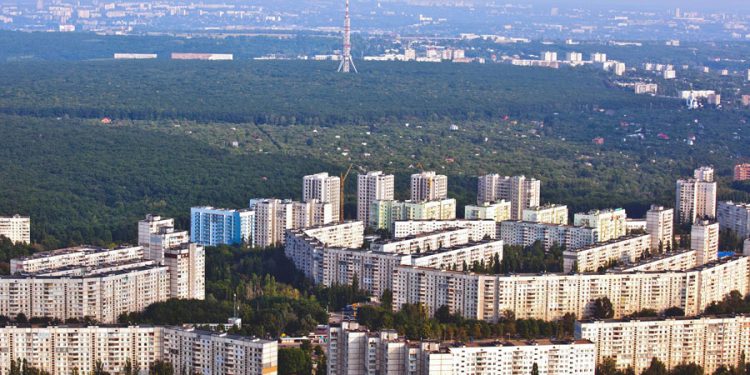 В Харькове женщина выпрыгнула с многоэтажки